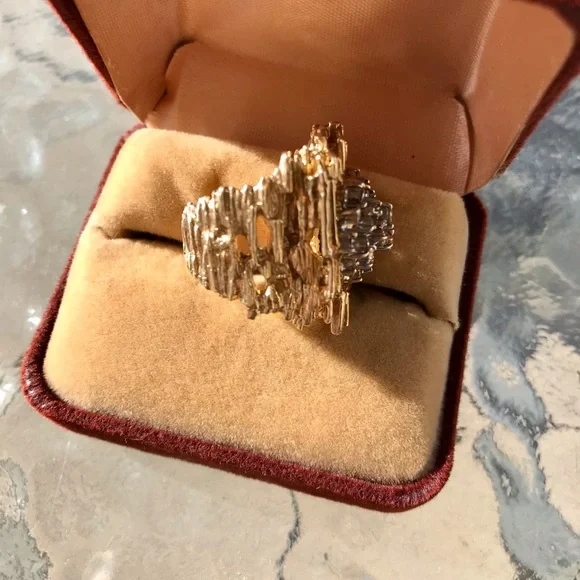 2.10 Carat Diamond 14 Karat Yellow Gold Bark Band Ring - Picture 4 of 7